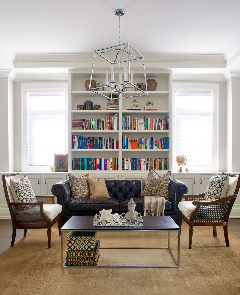 Inspiration för ett mellanstort vintage separat vardagsrum, med ett bibliotek, grå väggar, mellanmörkt trägolv och brunt golv
