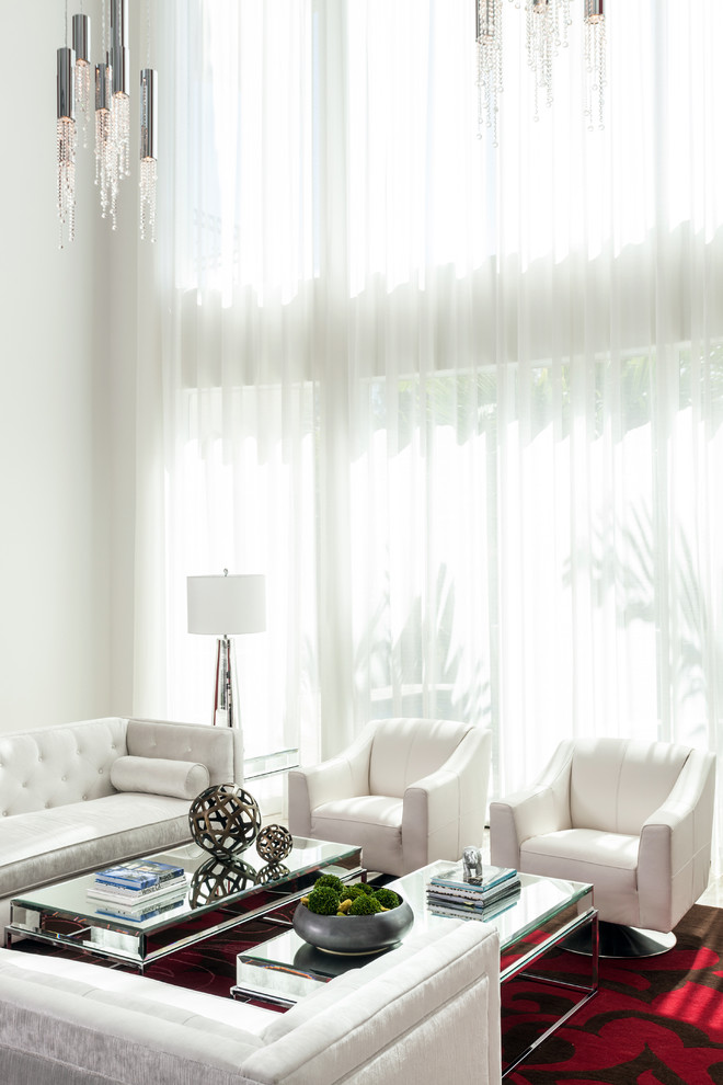Imagen de salón actual con paredes blancas