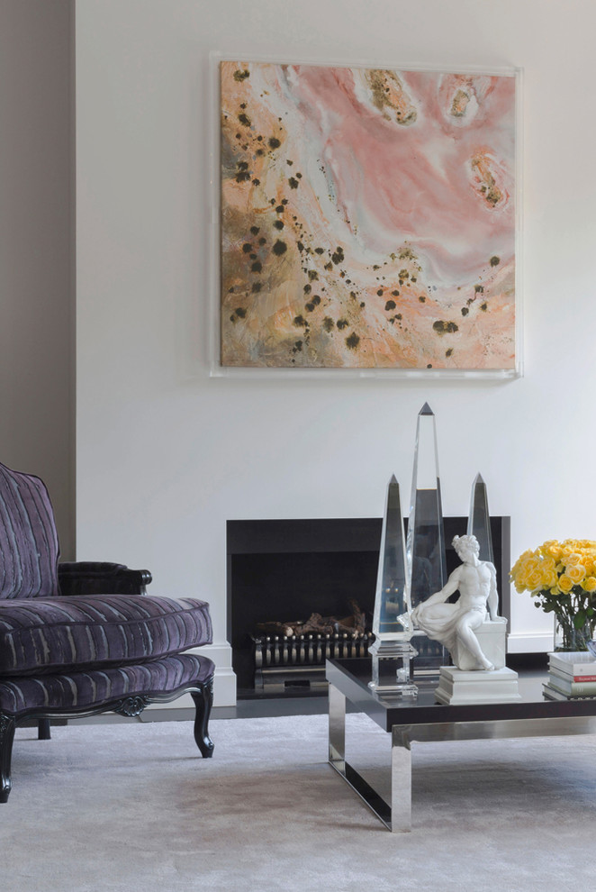 Geräumiges, Repräsentatives, Offenes Modernes Wohnzimmer mit weißer Wandfarbe, Teppichboden, Kamin, verputzter Kaminumrandung, verstecktem TV und rosa Boden in Melbourne