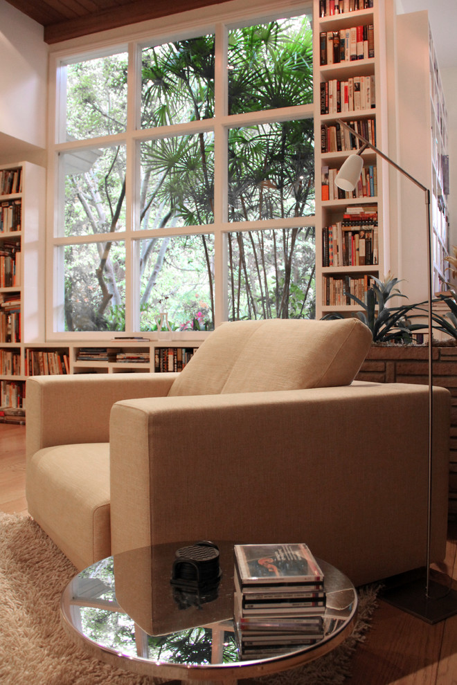 Idee per un soggiorno moderno aperto con libreria