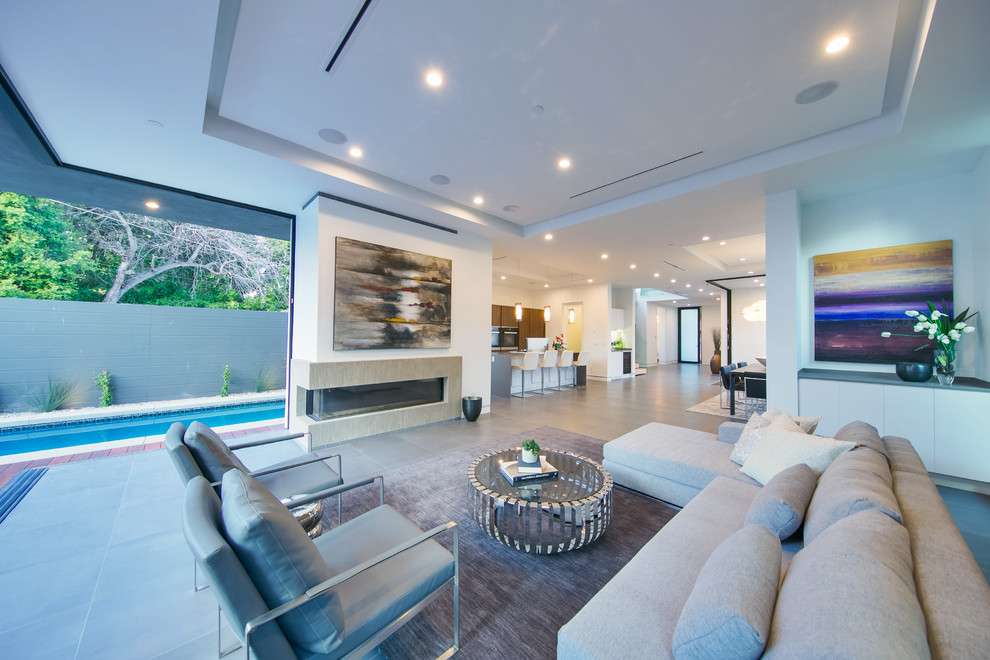 Свежая идея для дизайна: большая парадная, открытая гостиная комната в стиле модернизм с белыми стенами, бетонным полом, горизонтальным камином, фасадом камина из бетона и серым полом без телевизора - отличное фото интерьера