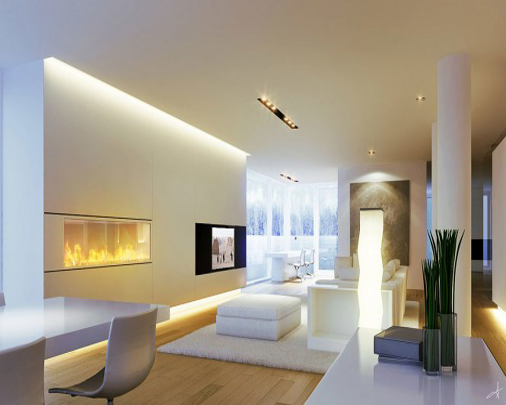 Mittelgroßes, Repräsentatives, Offenes Modernes Wohnzimmer mit weißer Wandfarbe, hellem Holzboden, Gaskamin, Multimediawand und beigem Boden in Miami