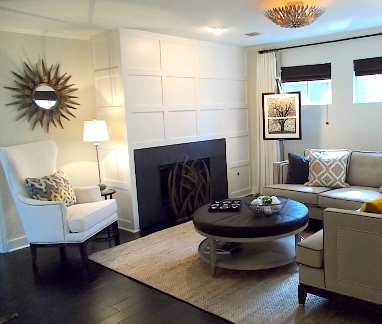 Пример оригинального дизайна: парадная, открытая гостиная комната среднего размера в стиле модернизм с белыми стенами и темным паркетным полом без камина, телевизора