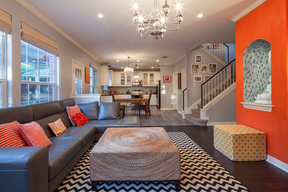 Immagine di un grande soggiorno design aperto con pareti grigie e pavimento con piastrelle in ceramica