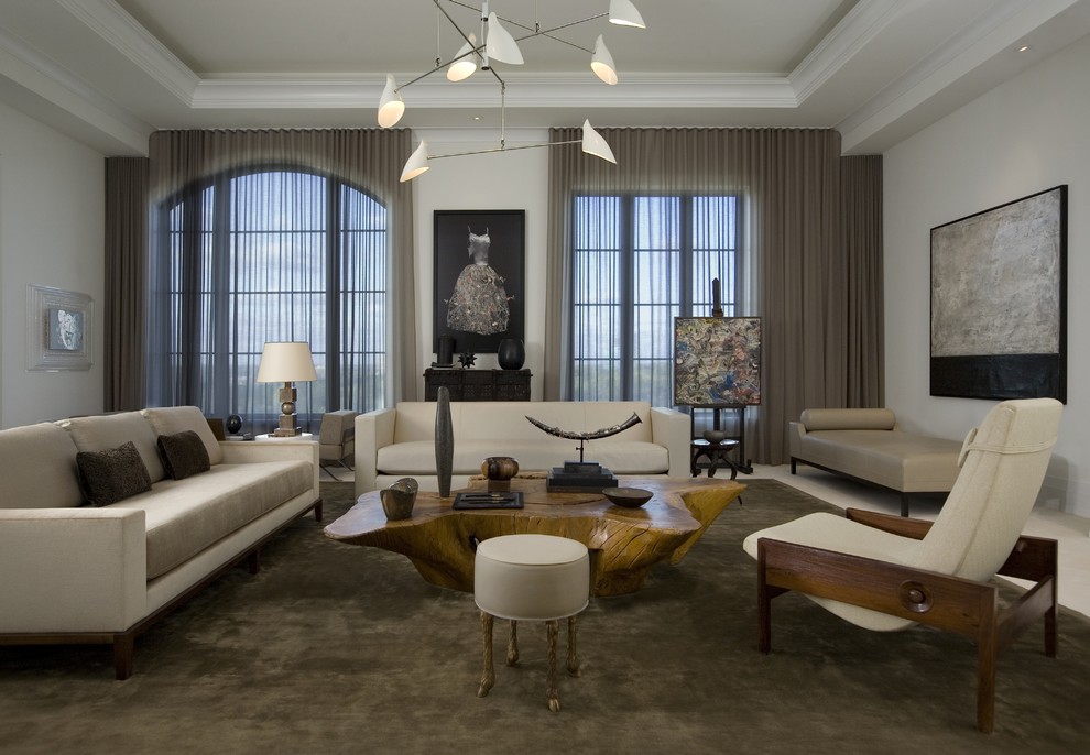 Foto di un soggiorno minimalista con pareti bianche e con abbinamento di divani diversi