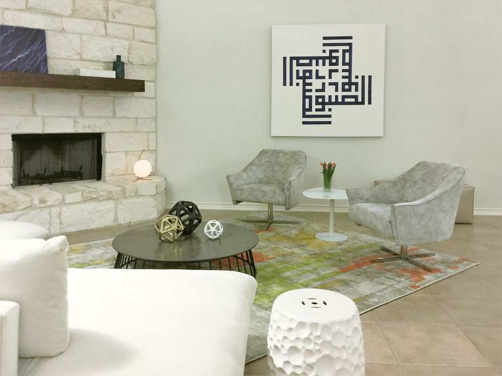 Foto de salón abierto moderno grande con suelo de baldosas de cerámica, paredes grises, todas las chimeneas, marco de chimenea de piedra y suelo beige