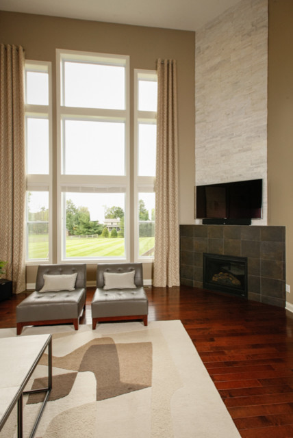 This is an example of a contemporary living room in Columbus.