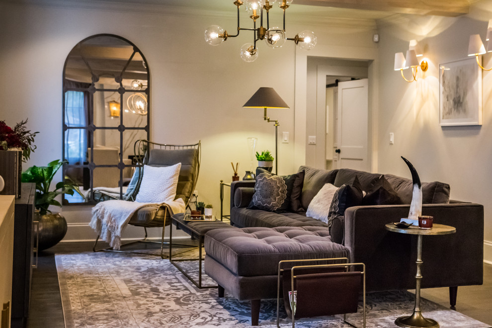 Immagine di un soggiorno tradizionale chiuso con sala formale, pareti bianche, parquet scuro e pavimento marrone