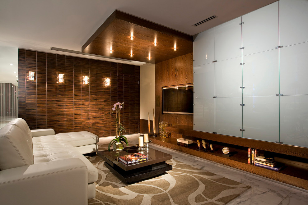 Esempio di un grande soggiorno classico aperto con pareti beige, pavimento in marmo, parete attrezzata e pavimento multicolore