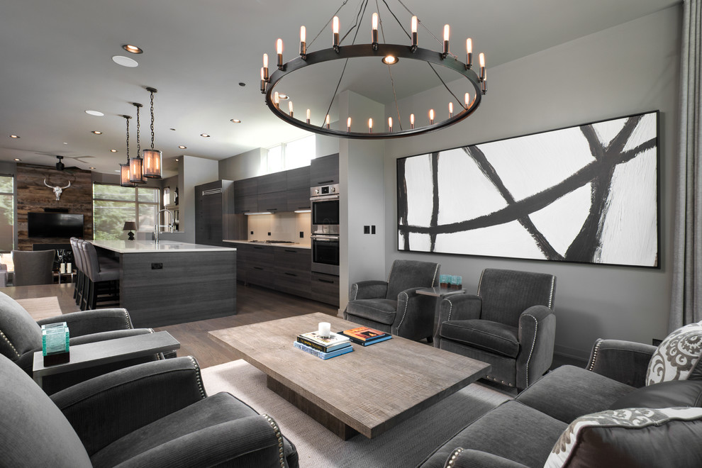 Стильный дизайн: парадная, открытая гостиная комната в стиле неоклассика (современная классика) с серыми стенами и темным паркетным полом без телевизора - последний тренд