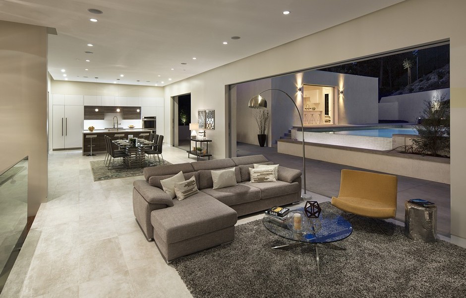 Esempio di un soggiorno moderno di medie dimensioni e aperto con sala formale e pavimento in marmo