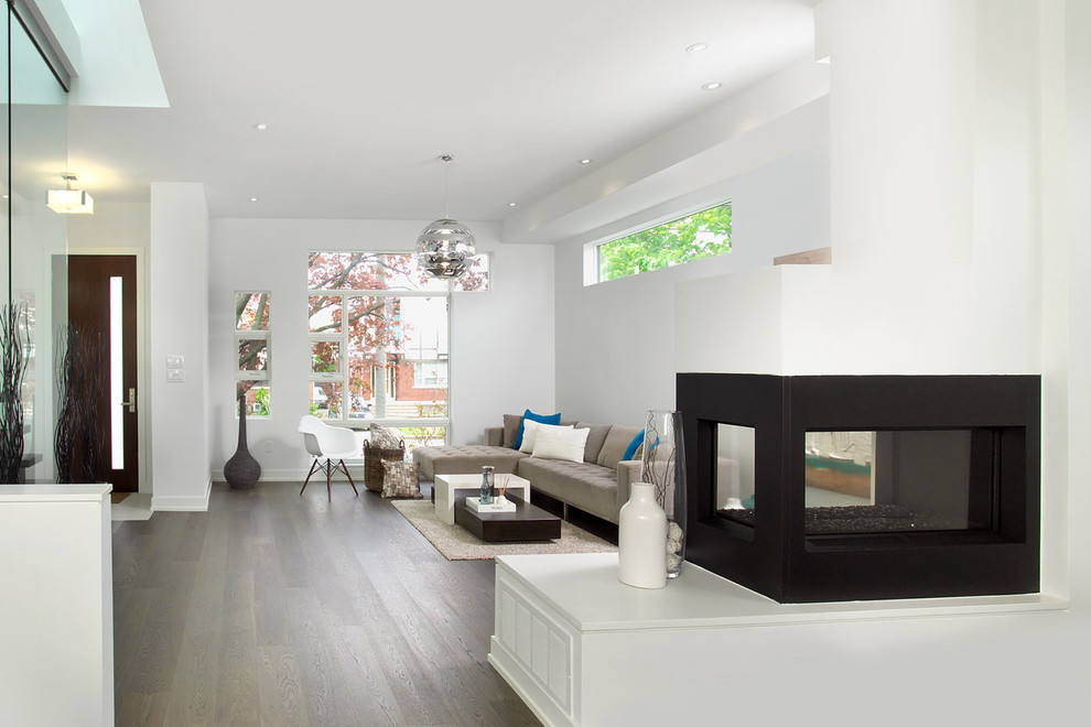 Modelo de salón minimalista con paredes blancas y suelo gris