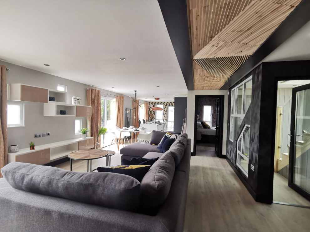 Mittelgroßes Modernes Wohnzimmer in Surrey