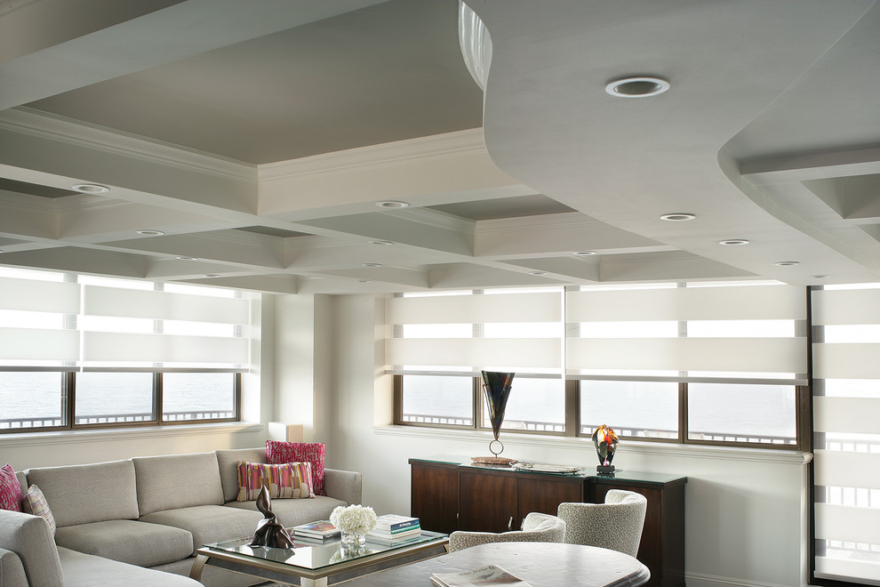 Immagine di un grande soggiorno design aperto con pareti bianche, parquet scuro e pavimento marrone