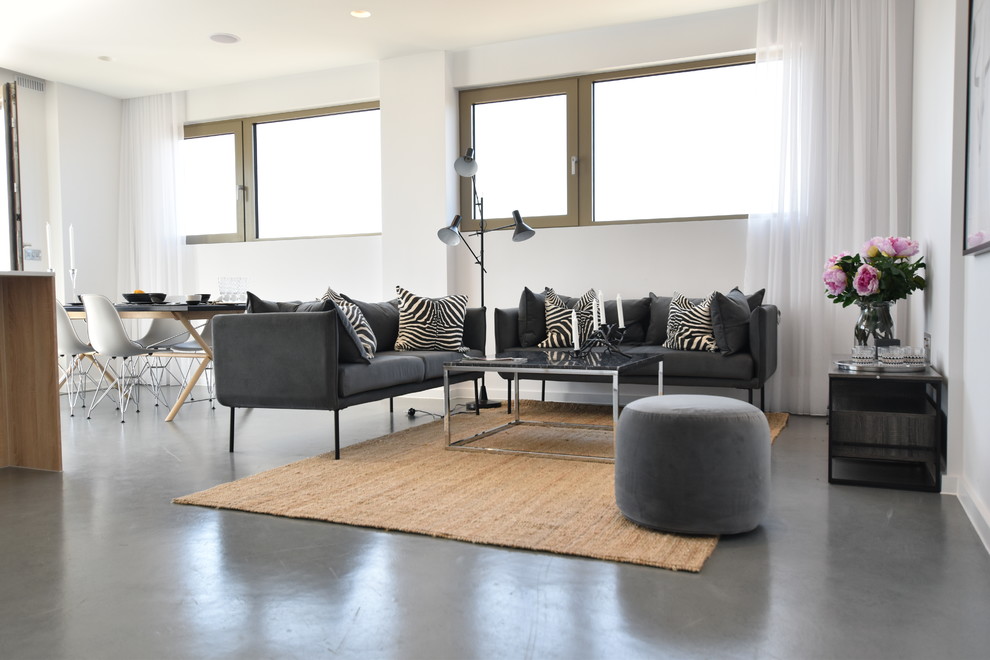 Ispirazione per un soggiorno minimalista di medie dimensioni e aperto con pareti bianche, nessuna TV e pavimento grigio