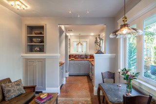 グレーのリビング オレンジの床 のインテリア実例画像 21年7月 Houzz ハウズ