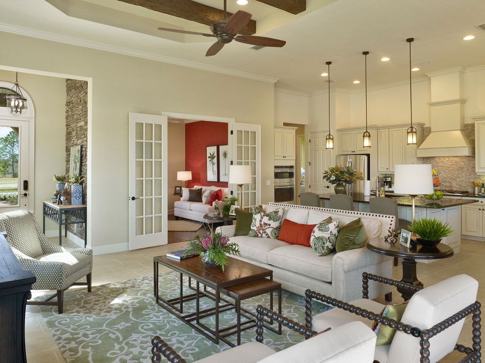 Großes, Offenes Mediterranes Wohnzimmer ohne Kamin mit beiger Wandfarbe und Keramikboden in Tampa