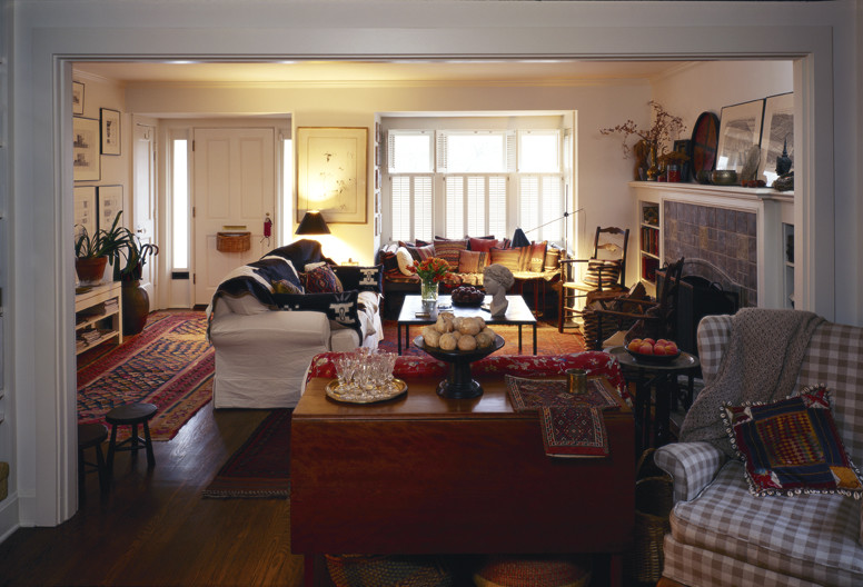 Arts and crafts living room photo in Seattle