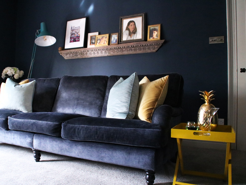 Esempio di un grande soggiorno design con sala formale, pareti blu, moquette e pavimento grigio