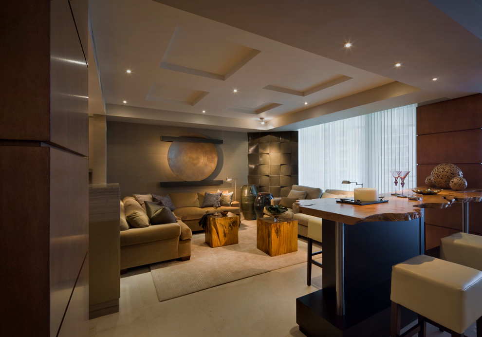 Idéer för ett stort klassiskt separat vardagsrum, med ett finrum, beige väggar, travertin golv, en fristående TV och beiget golv