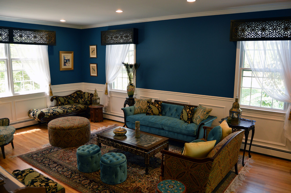 Esempio di un grande soggiorno vittoriano chiuso con sala formale, pareti blu e parquet chiaro