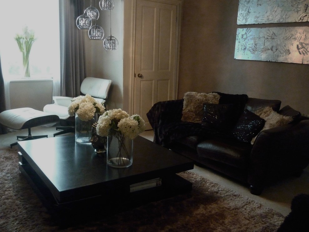Example of a minimalist living room design in Manchester