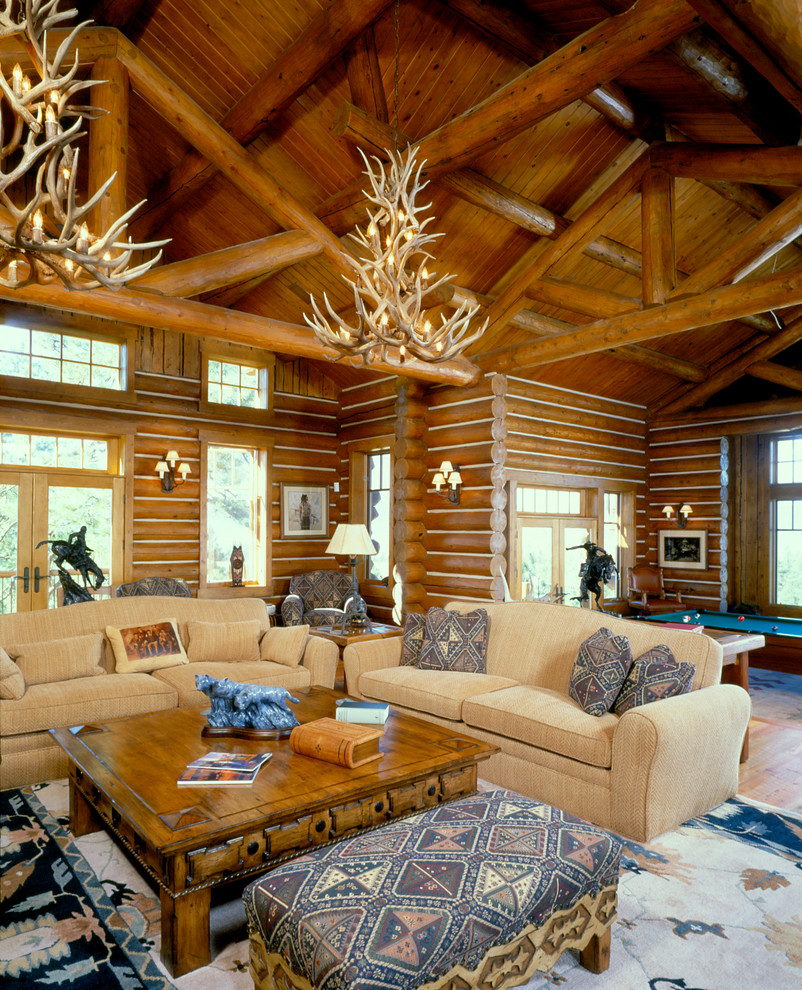 Modelo de salón tipo loft rústico de tamaño medio con suelo de madera en tonos medios