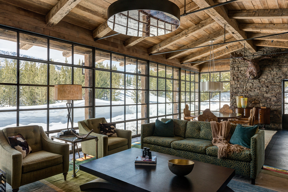 Diseño de salón para visitas abierto rural sin televisor y chimenea con piedra