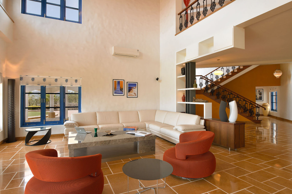 Mediterranes Wohnzimmer in Pune