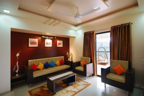 Modernes Wohnzimmer in Pune