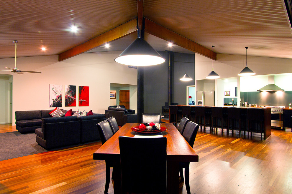 Mudgeeraba Forest Modern Living Room Brisbane by Creative Homes