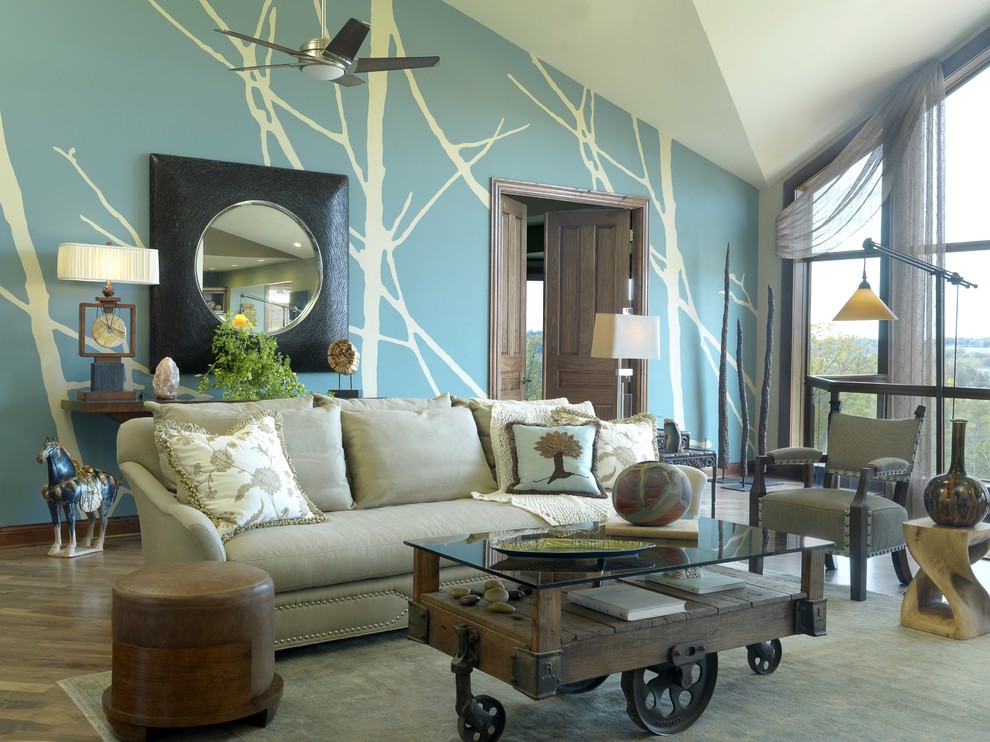 Immagine di un grande soggiorno industriale stile loft con pareti blu e pavimento in legno massello medio