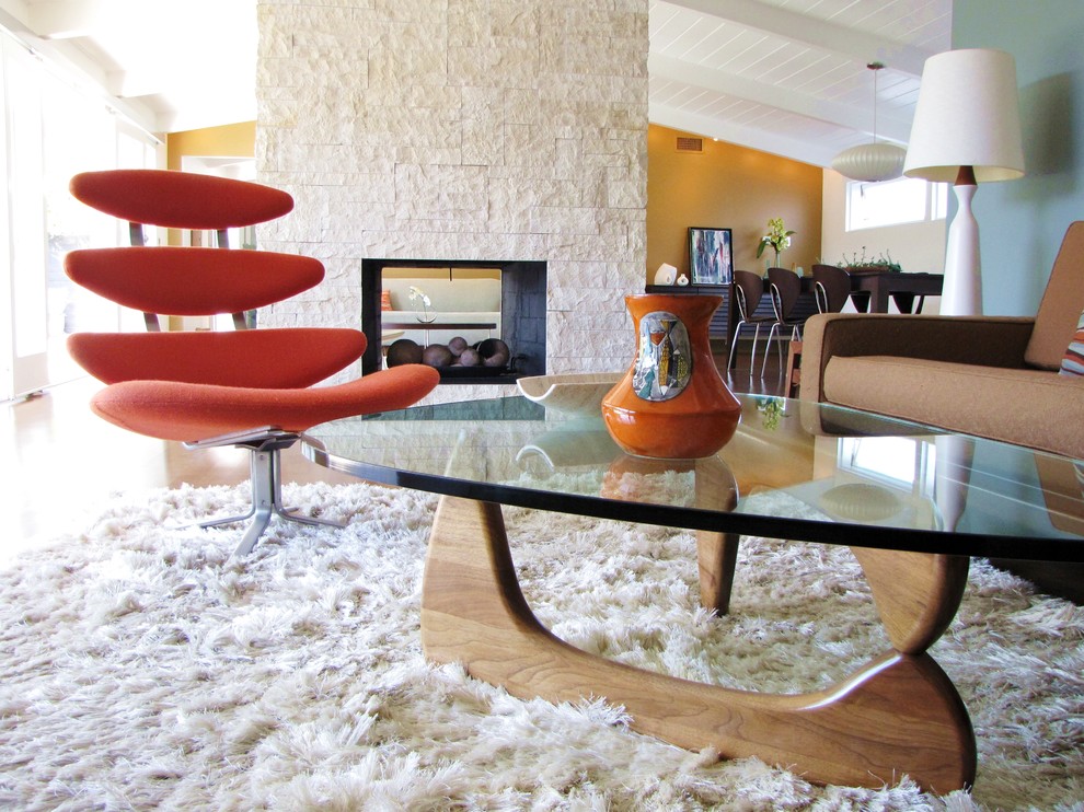 Photo of a midcentury living room in Orange County.