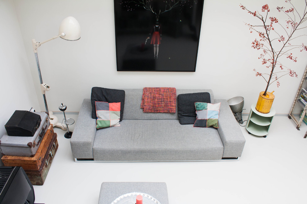 Example of an eclectic living room design in Amsterdam