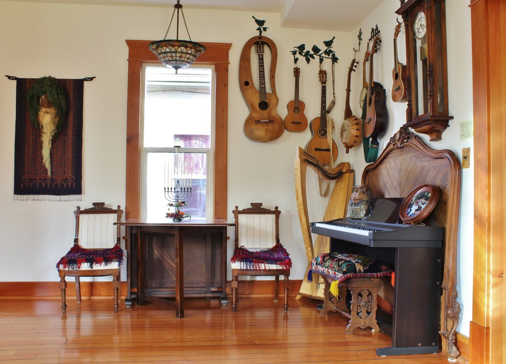 Eclectic living room photo in Seattle with a music area