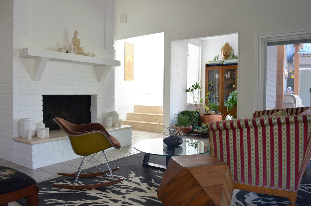 This is an example of an eclectic living room in Dallas.
