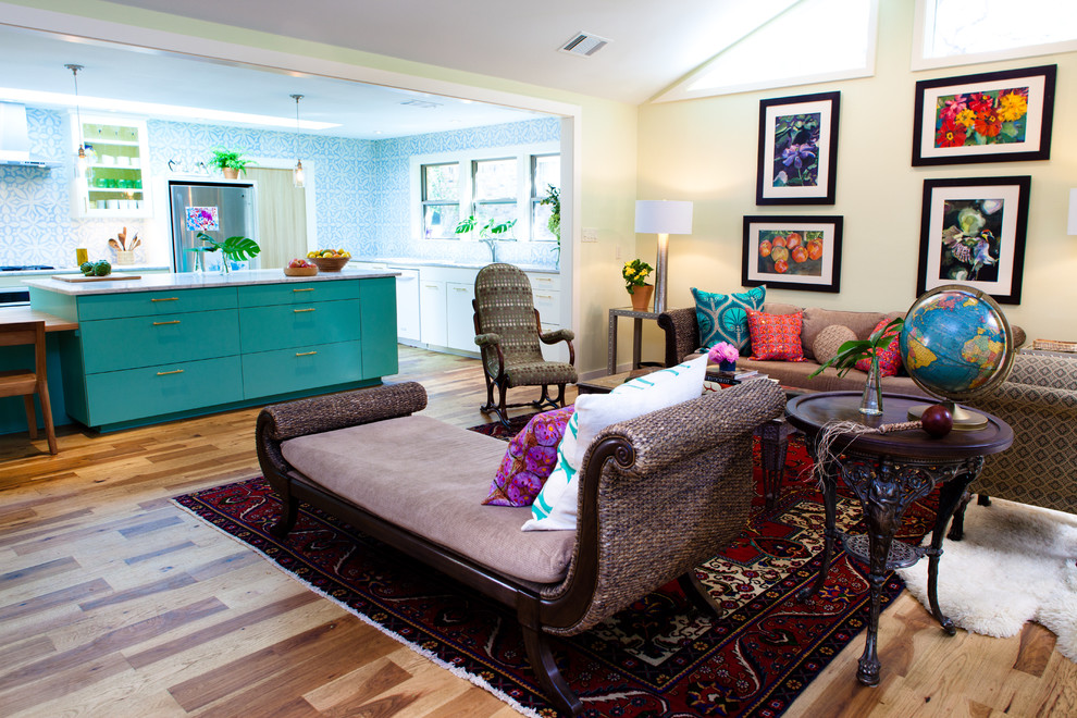 Foto di un soggiorno eclettico con pareti beige