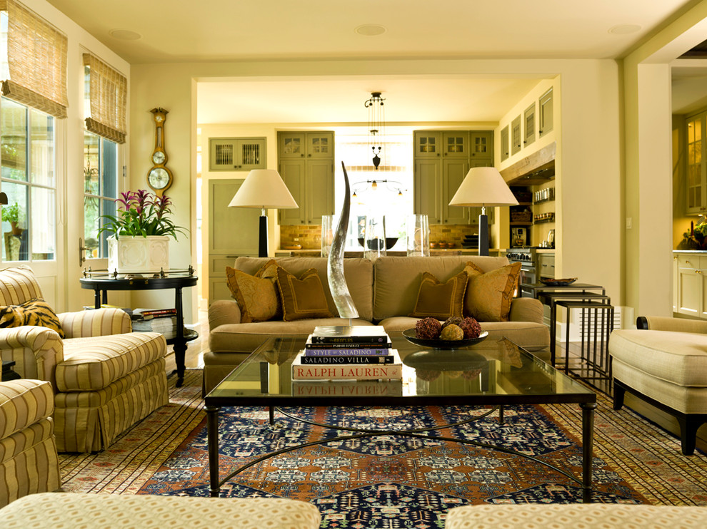 Inspiration for a traditional living room in Chicago with beige walls.