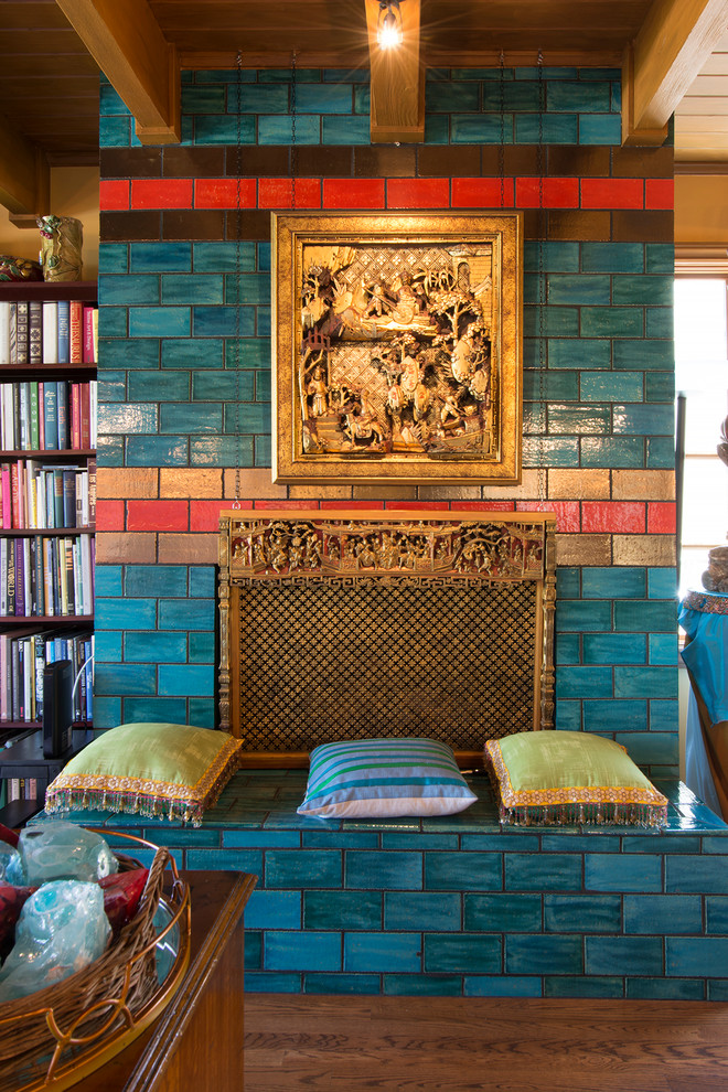 This is an example of an eclectic living room in Los Angeles.