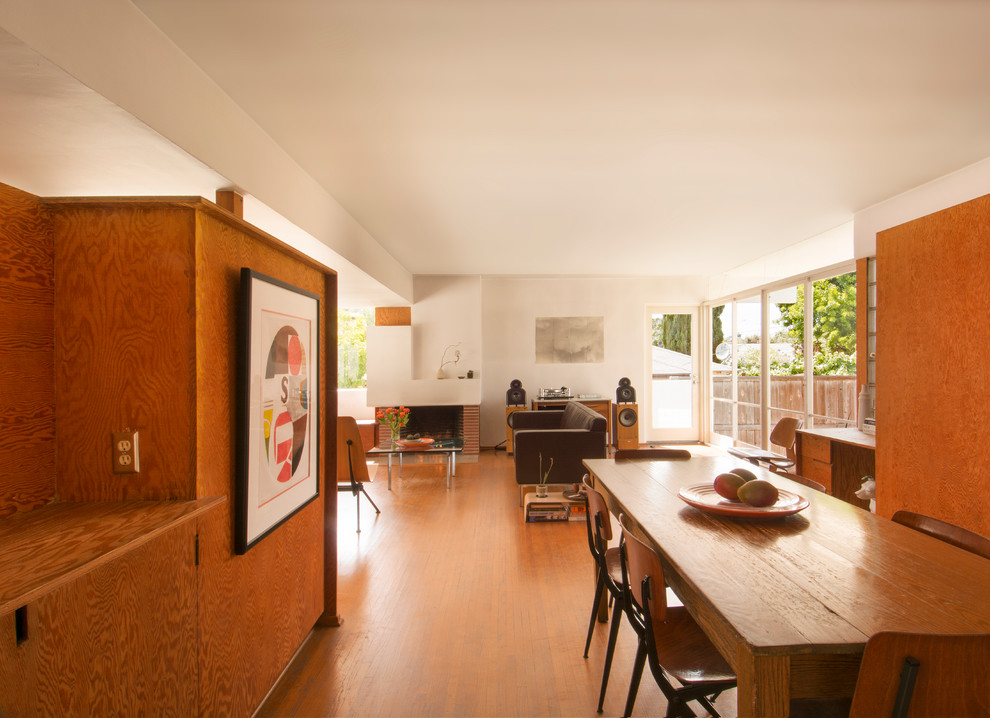 Living room - mid-century modern living room idea in Los Angeles