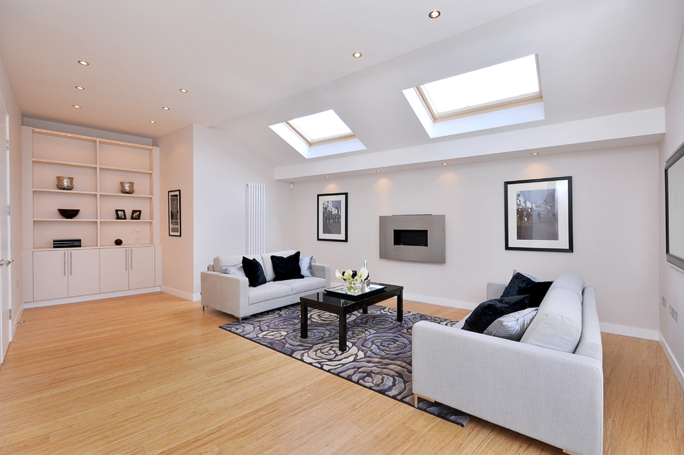 Photo of a contemporary living room in Oxfordshire.