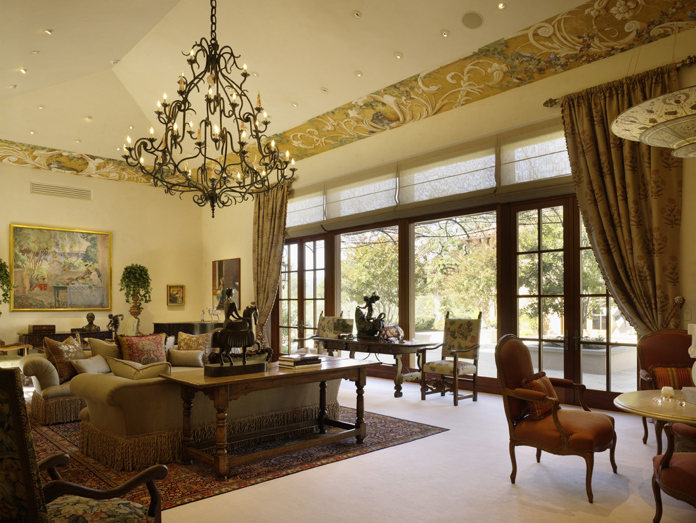 Свежая идея для дизайна: большая парадная, изолированная гостиная комната в стиле неоклассика (современная классика) с ковровым покрытием - отличное фото интерьера