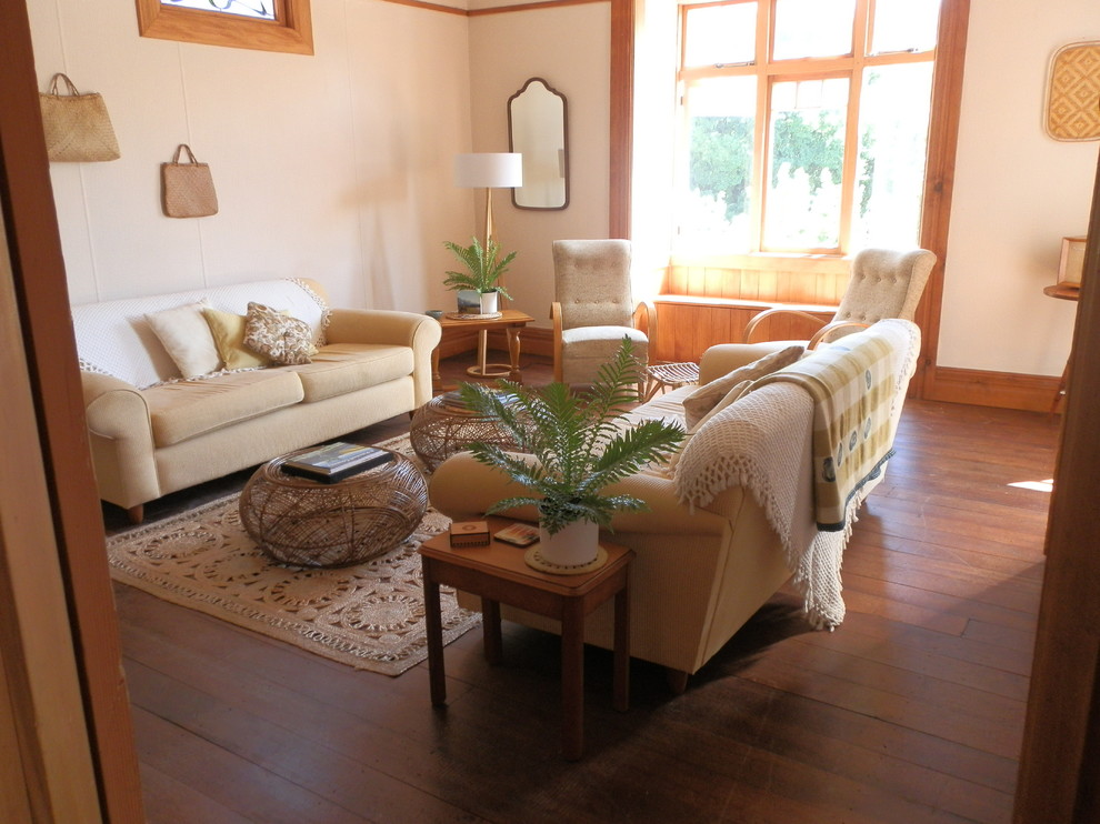 Eclectic living room photo in Gold Coast - Tweed
