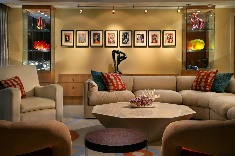 Foto di un soggiorno design con pareti beige