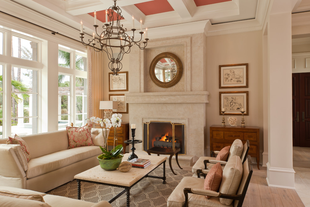 Foto di un soggiorno stile marino con sala formale, pareti beige, pavimento in legno massello medio, camino classico e nessuna TV