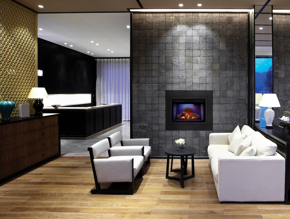 Пример оригинального дизайна: парадная, открытая гостиная комната среднего размера в современном стиле с светлым паркетным полом, стандартным камином, фасадом камина из плитки и бежевым полом без телевизора