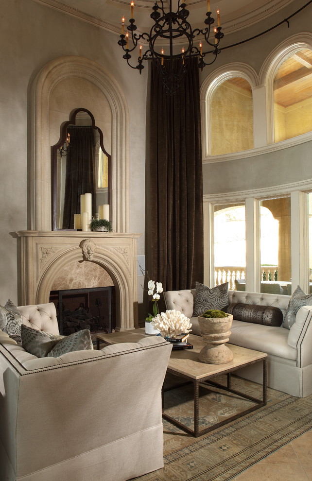 Идея дизайна: парадная гостиная комната в классическом стиле с серыми стенами и стандартным камином без телевизора
