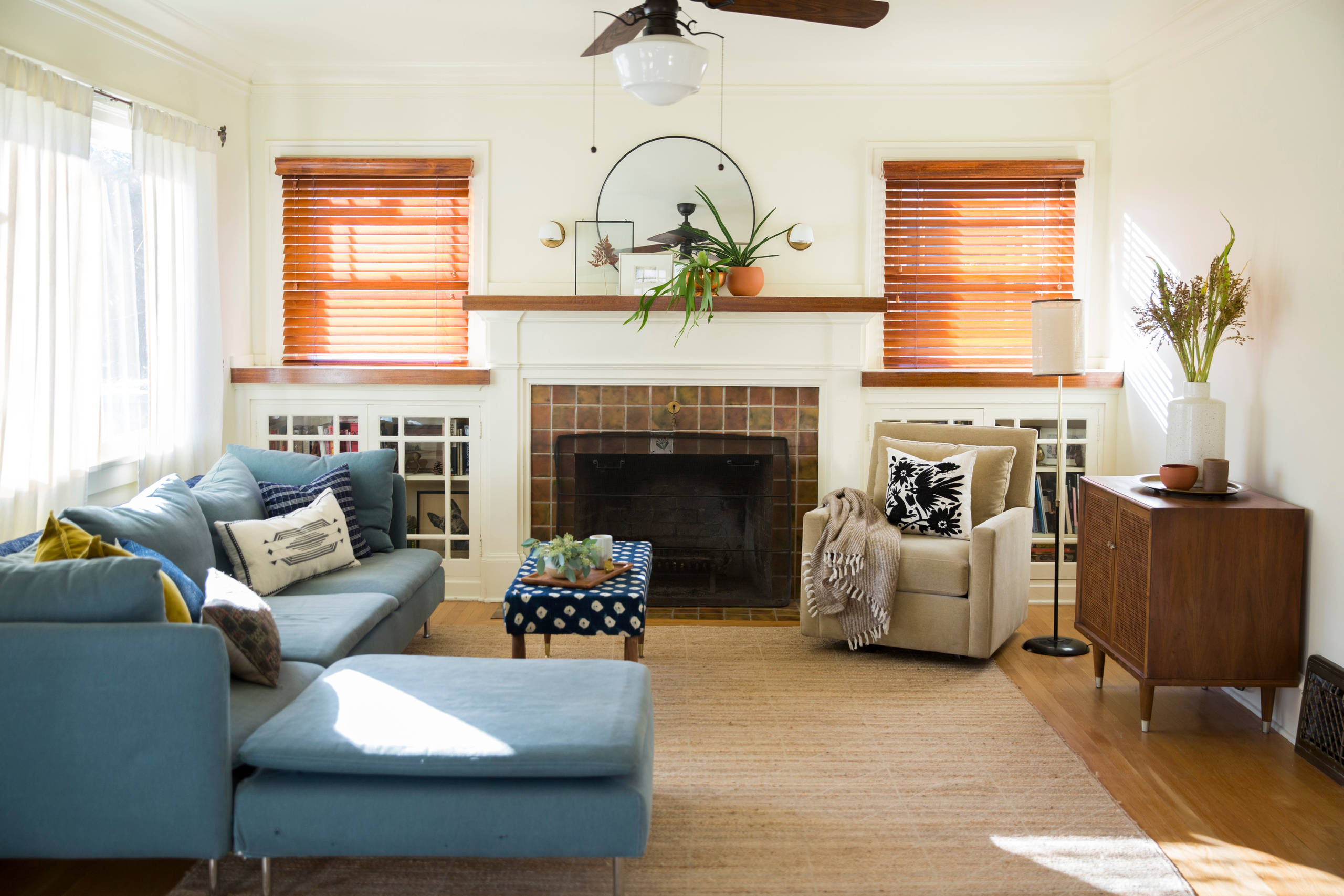 75 Mediterranean Light Wood Floor Living Room Ideas You'll Love - November,  2022 | Houzz