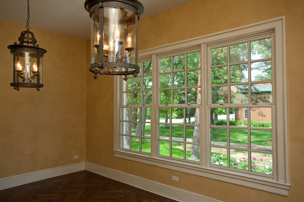 This is an example of a classic living room in Chicago.