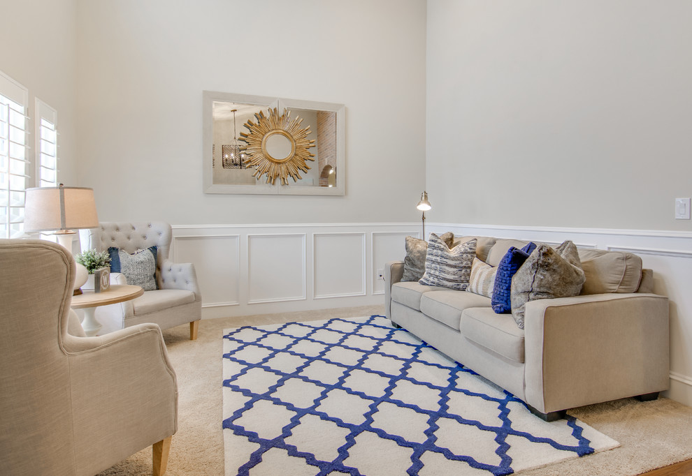 На фото: парадная гостиная комната:: освещение в морском стиле с серыми стенами и ковровым покрытием с